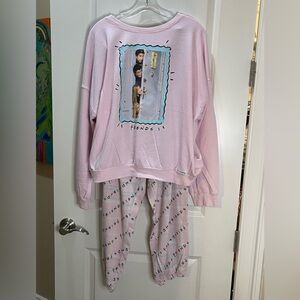 FRIENDS Light Pink Fleece Pajama Set Size 2X/18W-20W